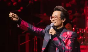 Hà Anh Tuấn hát trước 2.600 khán giả ở nhà hát Con Sò