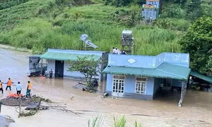 Nhiều nhà dân ở Lâm Đồng bị cô lập sau mưa lớn