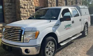 Bị cáo ăn cắp ôtô lái đến tòa cho kịp giờ xét xử