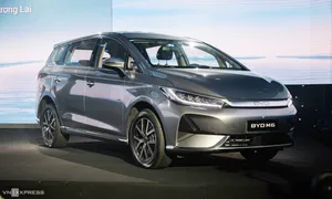 BYD M6 - MPV điện giá 756 triệu đồng